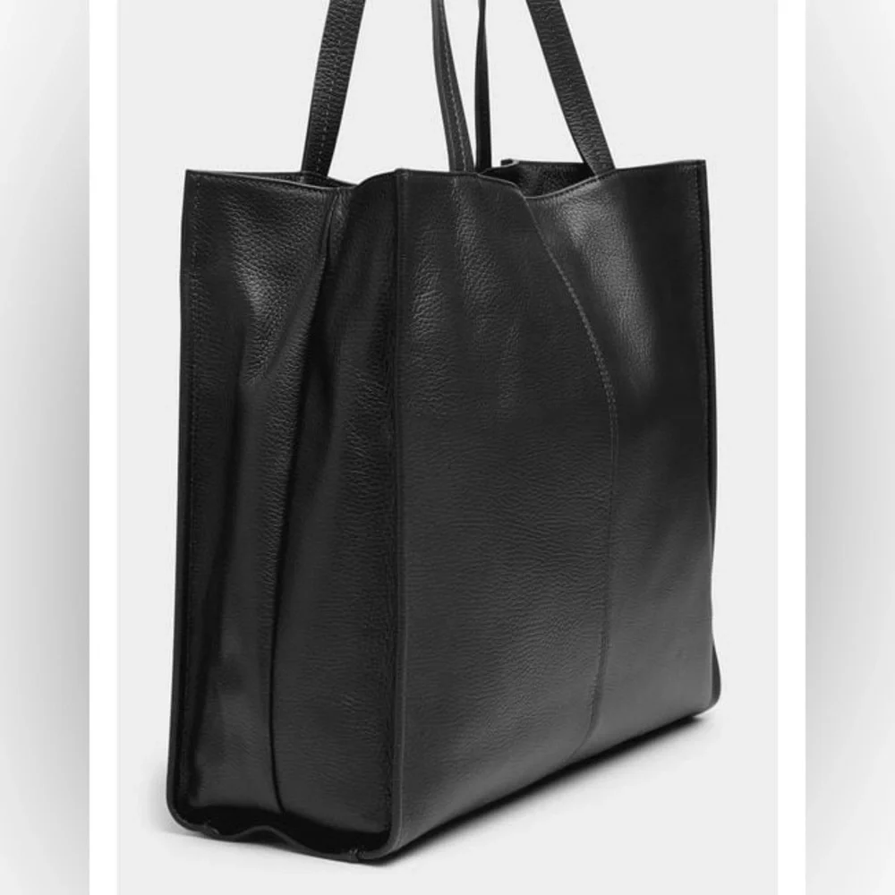 DO NOT PURCHASE: LOOKING TO BUY - Simons Women's Pebbled Leather Square Tote Bag